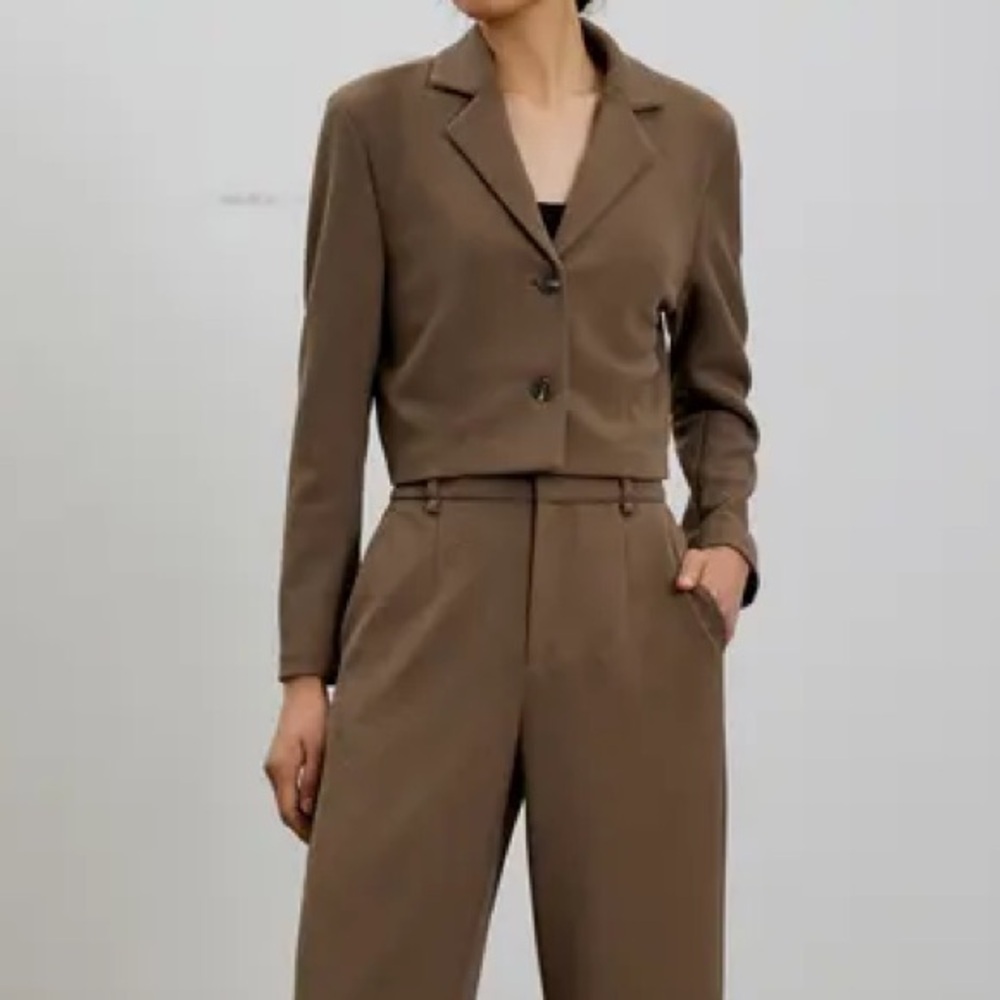 Love, Bonito Boxy Crop Blazer in brown